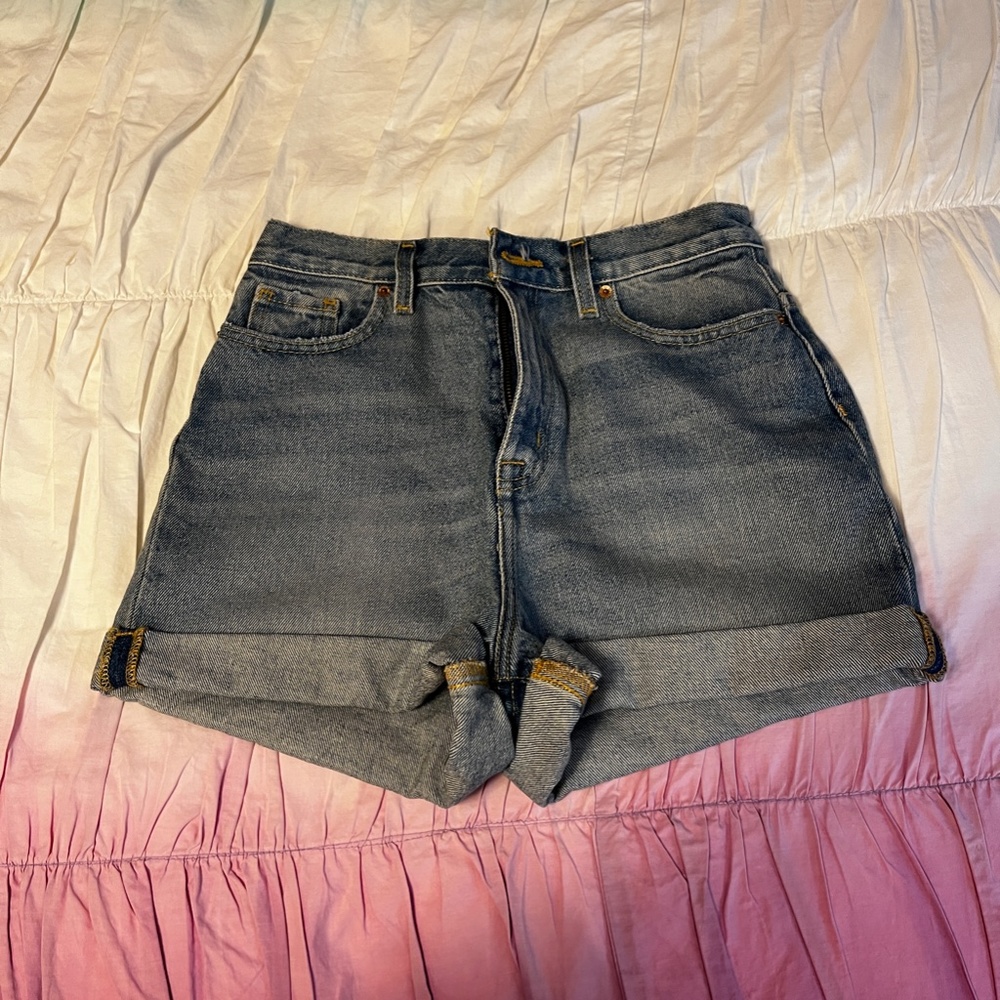 BDG jean shorts size 26